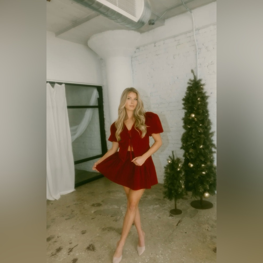 Lane 201 Merry Me Red Velvet Two-Piece Set Holiday Party, Christmas NWT Size S/M - Picture 6 of 6